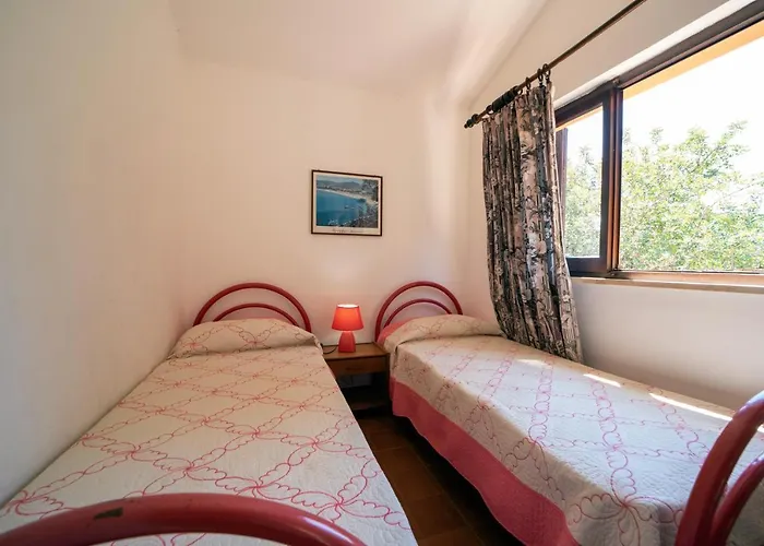 Laura Порт-Аццурро